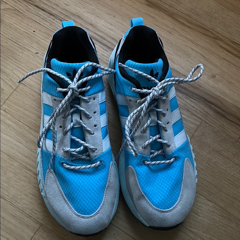 Adidas 2X22 Boost sneakers